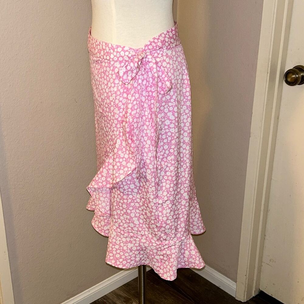 Wrap short skirt, pink with white flowers, size medium - Picture 3 of 13